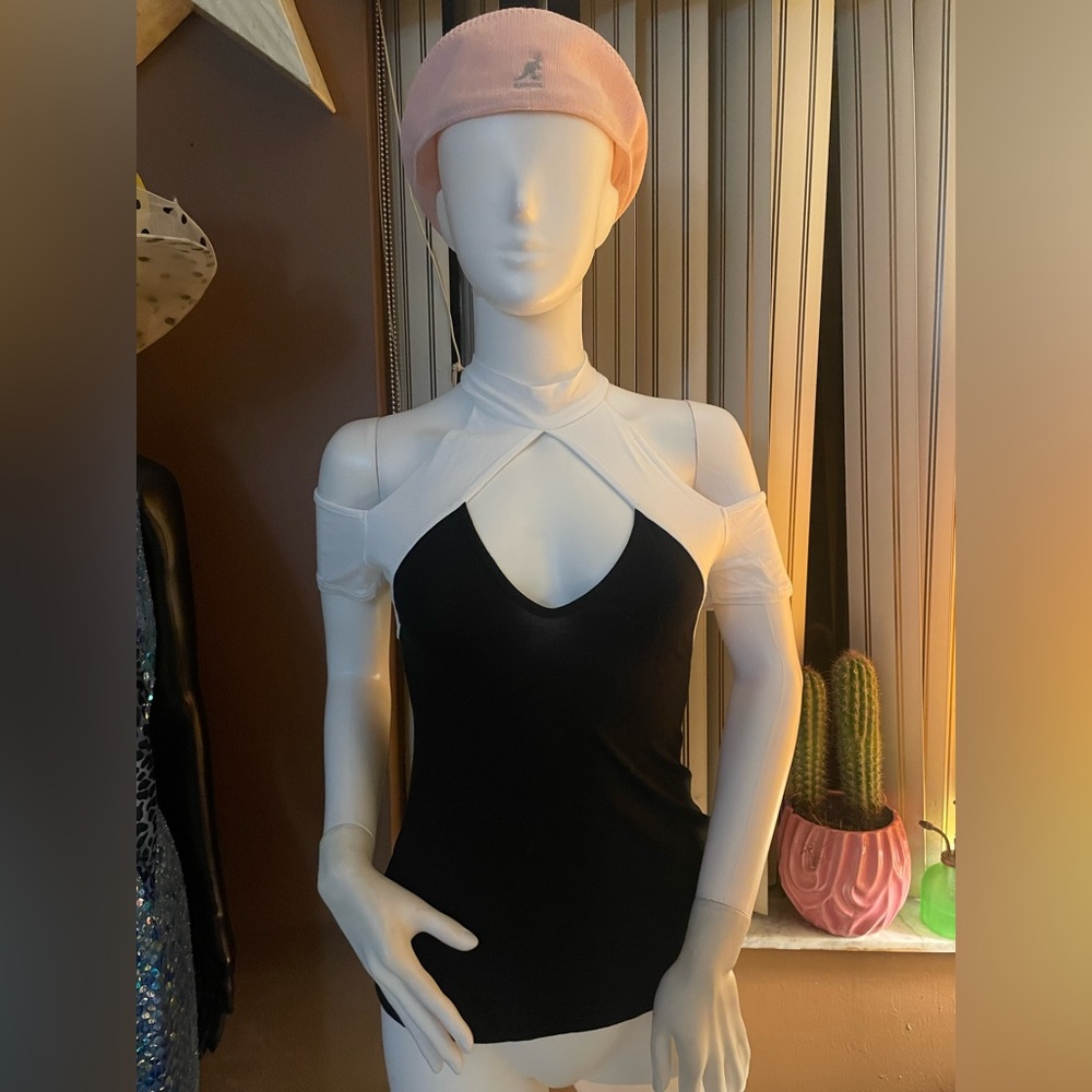 Cutout top